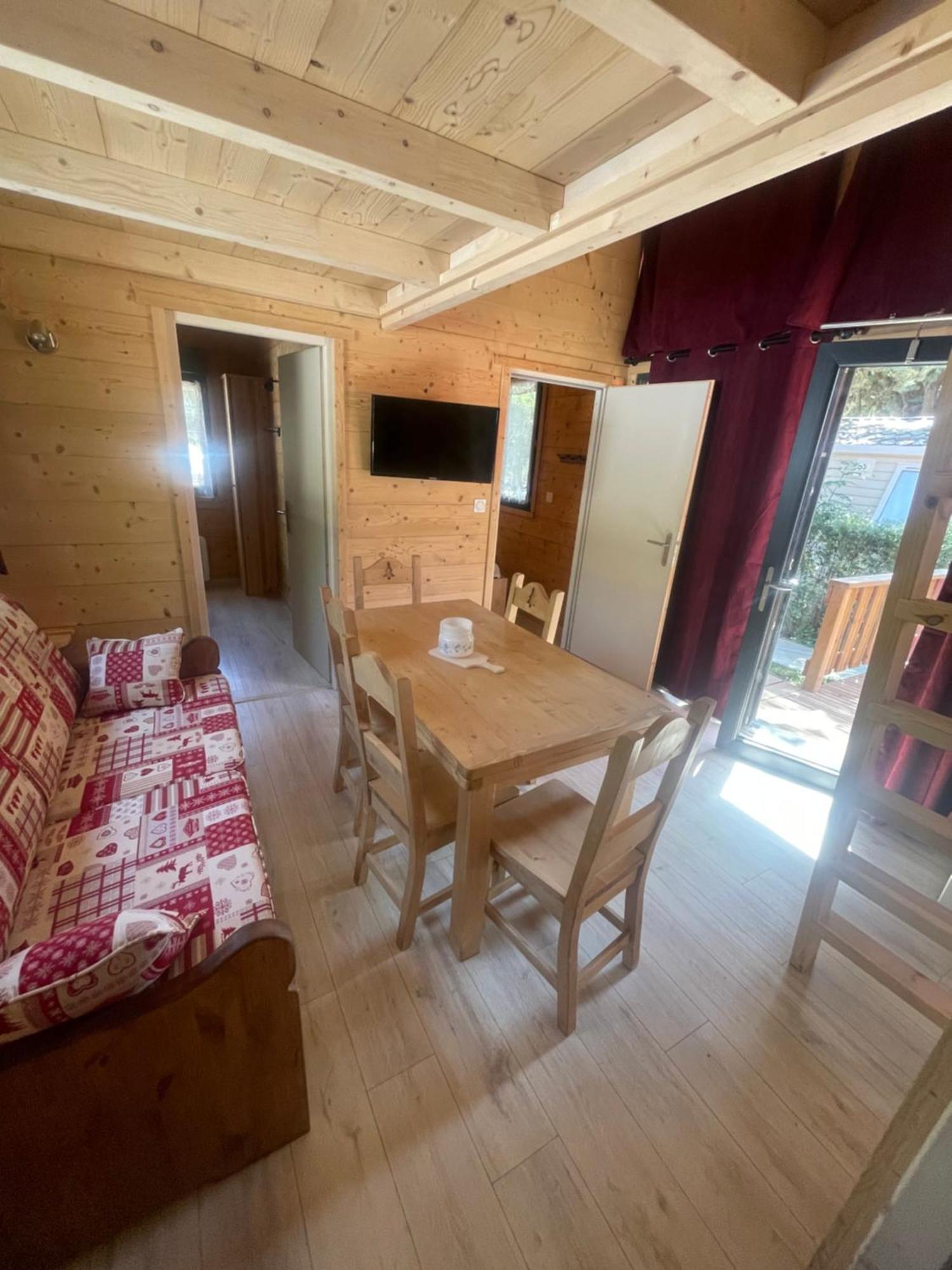 Camping L'Enclave Mobil-Home Estavar Exterior photo