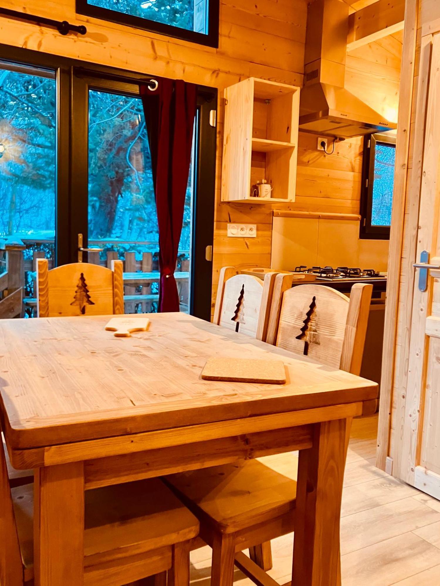 Camping L'Enclave Mobil-Home Estavar Exterior photo